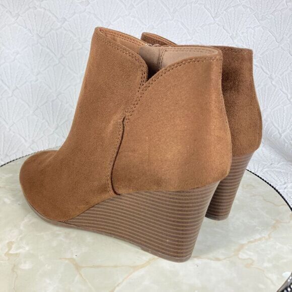 SODA Ankle Boots Womens Size 10 Brown V Cut Shaft Almond Toe Slip On Wedge Shoes - Picture 6 of 12